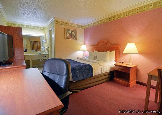 קוויקרטאון Comfort Inn & Suites מראה חיצוני תמונה